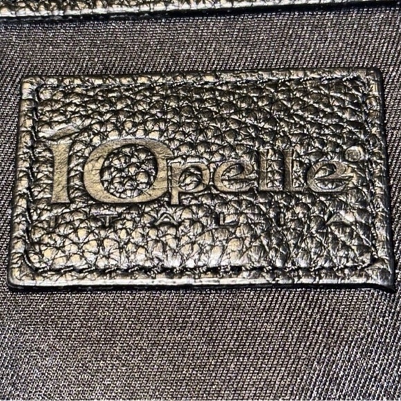 iopelle Italia Skull embossed black Leather crossbody bag - Picture 7 of 7